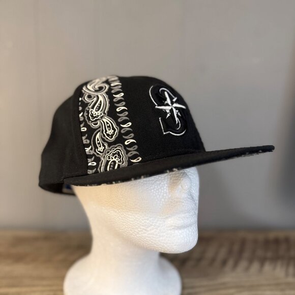 RARE Seattle Mariners Black & White Paisley New Era Fitted Hat Size 7 3/8 MLB - Picture 2 of 8